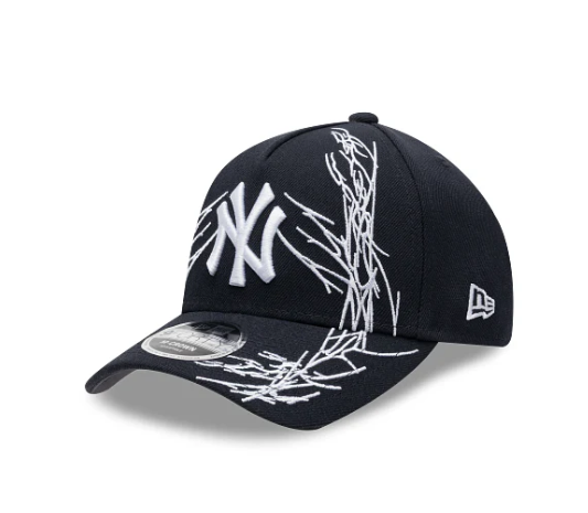 MLB New York Yankees Team White Vine Embroidery Design / Era Black Adjustable Baseball Cap