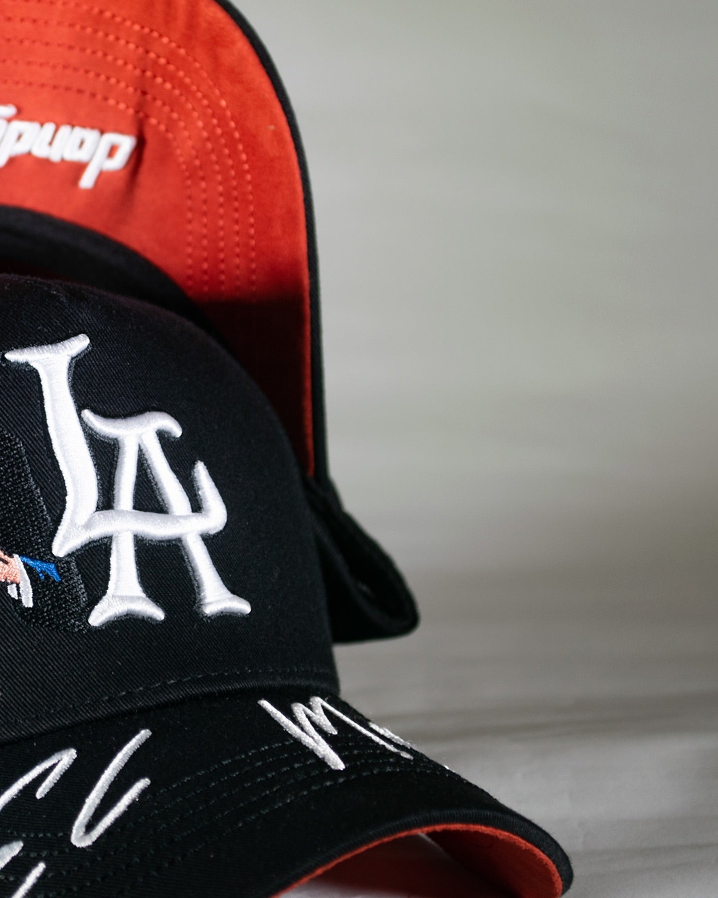 Major League Baseball of The United States - Los Angeles Dodgers - Dandy - "The Magician" Hats - Black - A Specially Designed Hat with Worn-out Style and Integrated NFC Scanning Function - Special Edition Adjustable Brim Baseball Cap