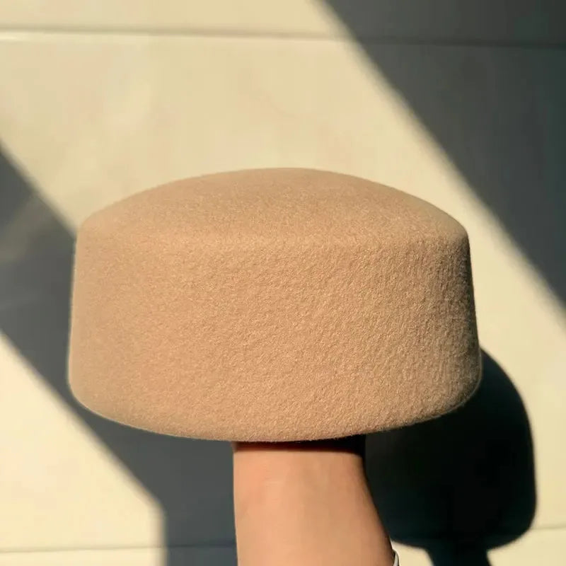 Vintage Hard Top Flat Fedoras Hats Women 100% Wool Felt Berets Hat Wedding Cocktail Party Medicine Box Hat Charming Pillbox Cap