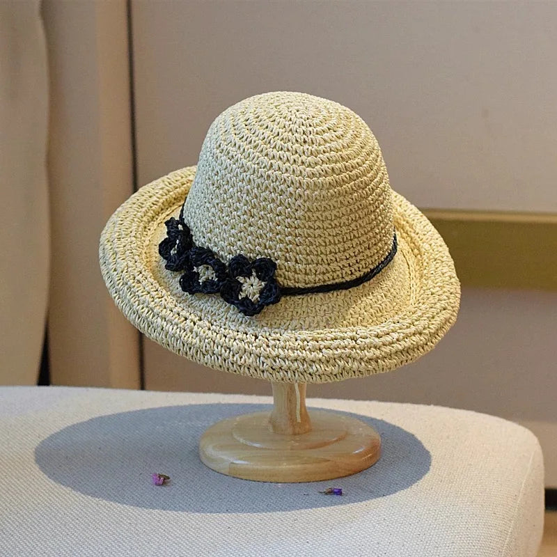 2025 new flower hand-hooked rolled-up foldable straw hat women's Korean style, versatile, small fresh breathable sunshade fisher