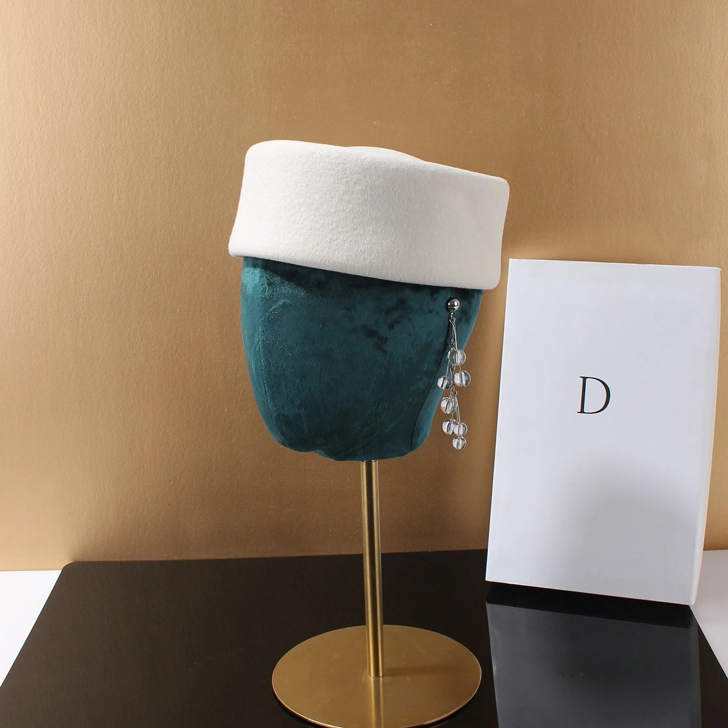 Vintage Hard Top Flat Fedoras Hats Women 100% Wool Felt Berets Hat Wedding Cocktail Party Medicine Box Hat Charming Pillbox Cap