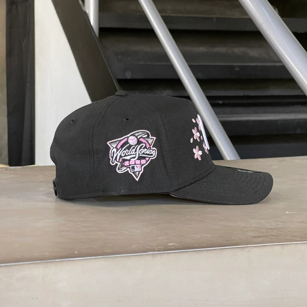 Major League Baseball New York Yankees 2000 World Series Murakami Flowers Edition A-Frame Adjustable Snapback Caps
