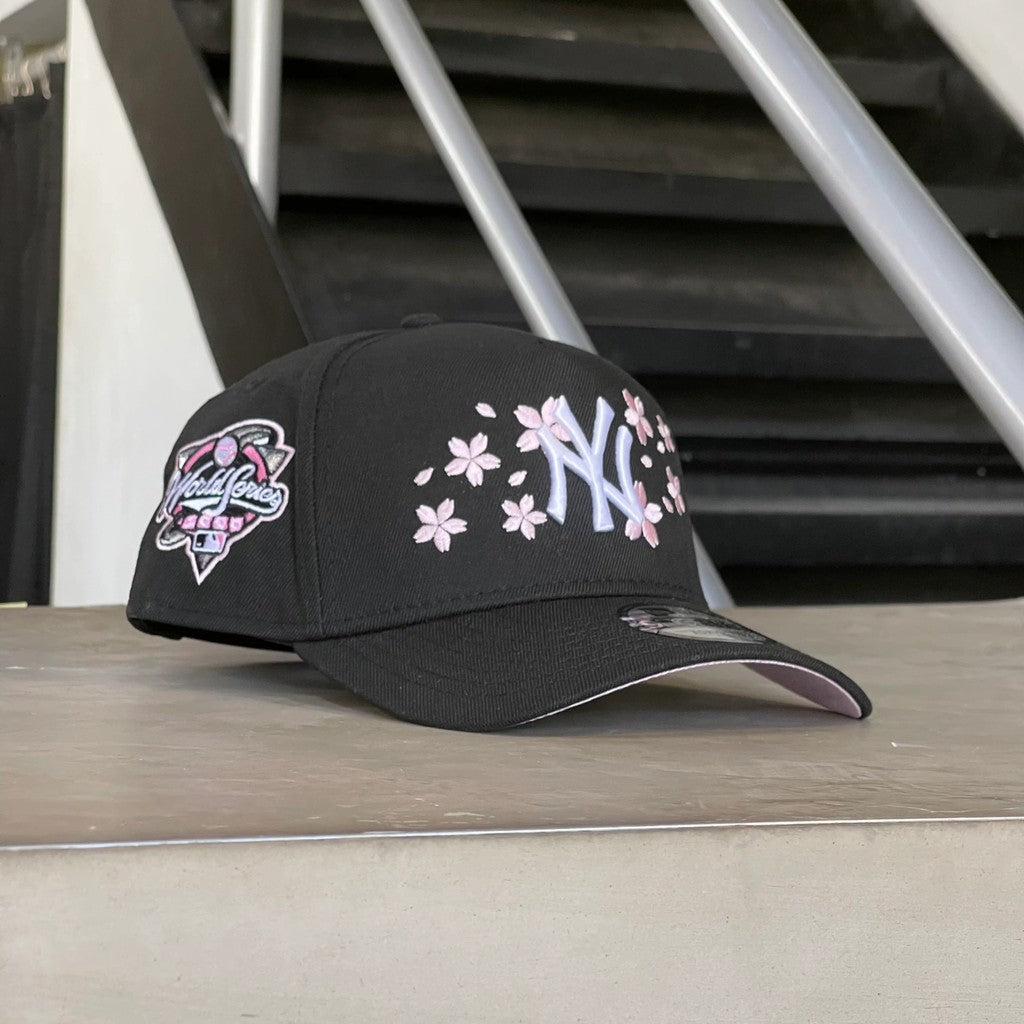 Major League Baseball New York Yankees 2000 World Series Murakami Flowers Edition A-Frame Adjustable Snapback Caps