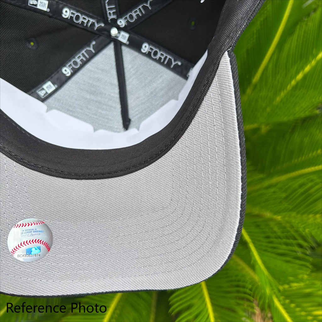 Major League Baseball New York Yankees World Series 2000 Gold Chain Edition A-Frame Adjustable Snapback Caps